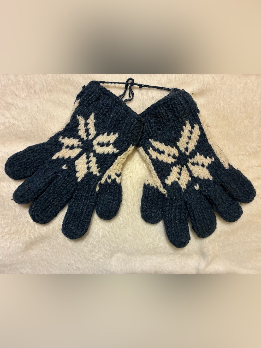 VINTAGE HAND-KNIT NORDIC GLOVES